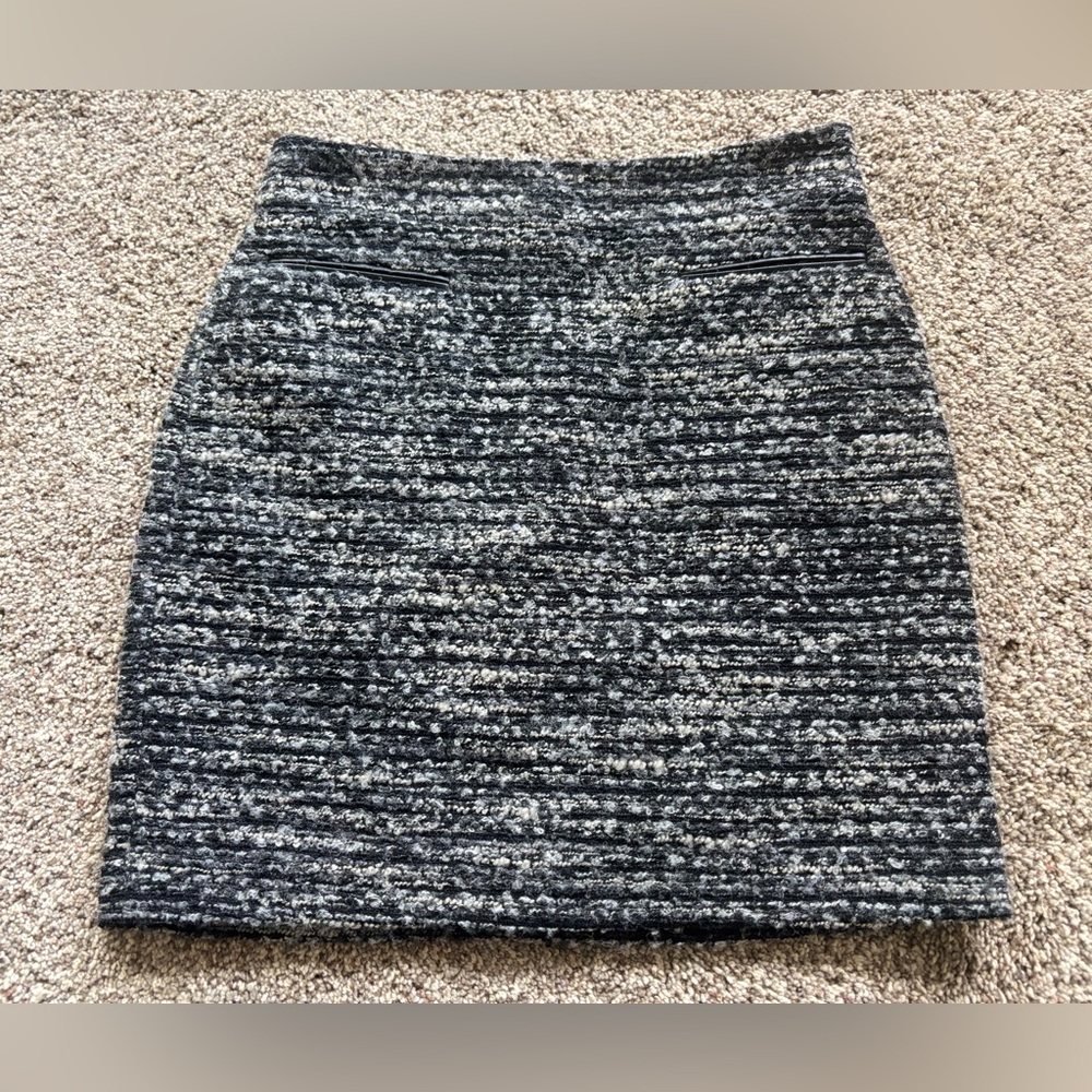 NEW Ann Taylor Tweed Navy Light Blue Career Skirt. Size 8. Fully Lined. Fall
